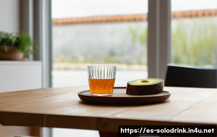 혼술과 건강   숙취 줄이는 방법 - A cozy Spanish home setting with a young adult male enjoying a moderate drink alone, seated at a woo...